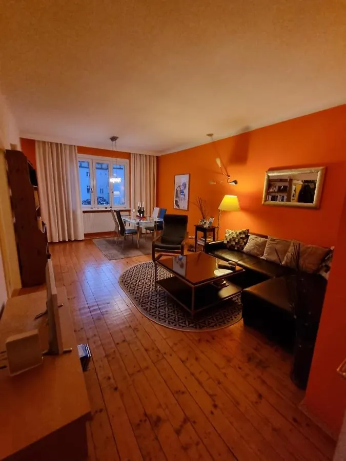Contacten van Vienna Center,private zimmer, !